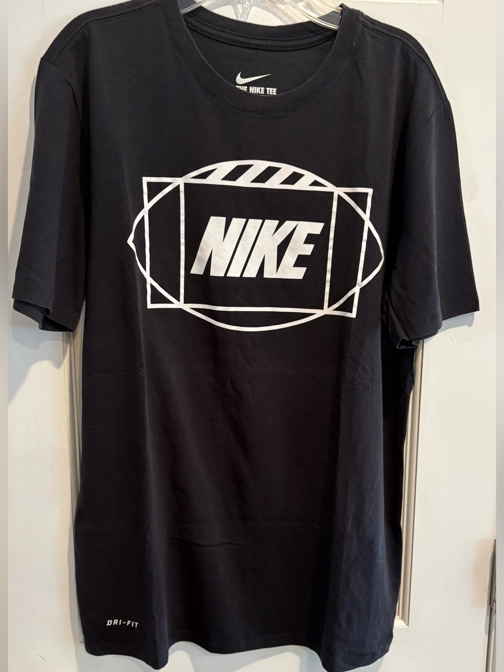Nike Men's Blue Logo Graphic T-Shirt. Size M